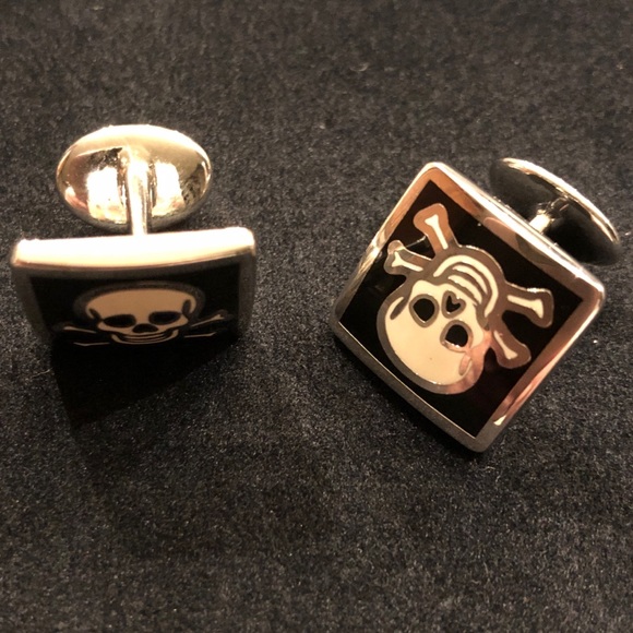 David Donahue Other - David Donahue 925 Sterling Skull & Crossbones Set
